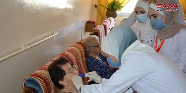 طلاب طب الأسنان بجامعة البعث يقدمون معالجات تعويضية للمرضى بدار المسنين الإنجيلي