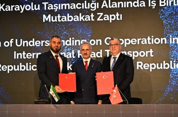 سوريا وتركيا توقعان مذكرة تفاهم بشأن إعادة تفعيل النقل الطرقي الدولي للمسافرين 