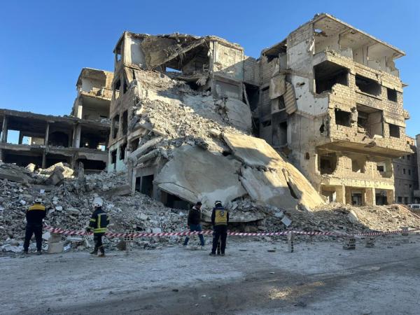 انهيار مبنى غير مأهول في مخيم اليرموك بدمشق دون وقوع إصابات