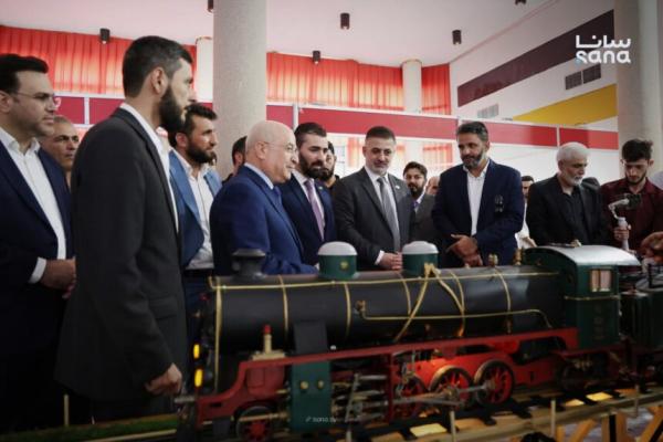 معاون الأمين العام لرئاسة الجمهورية ووزير النقل يتفقدان أجنحة الوزارة بمعرض دمشق الدولي