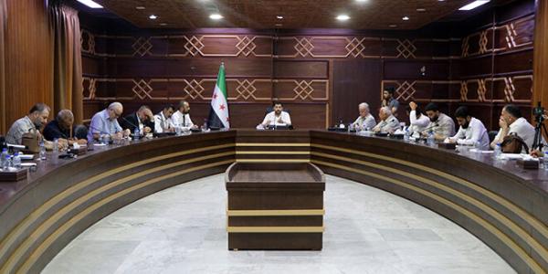 محافظ اللاذقية يبحث تطوير الخدمات وتحسين الاستجابة للشكاوى