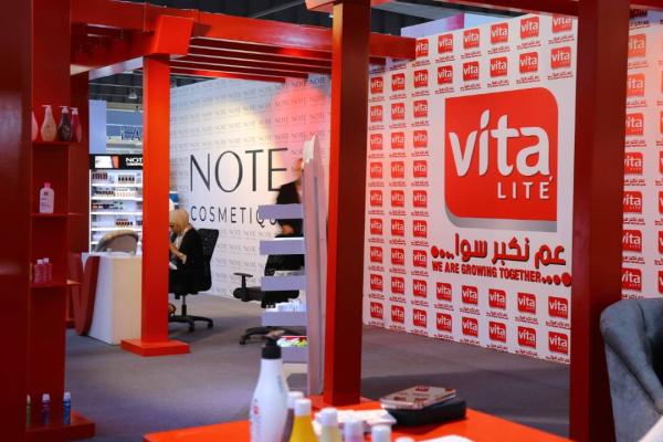 صيادلة مشاركون في معرض عالم الجمال .. المعرض فرصة لعرض منتجاتنا وتسويقها