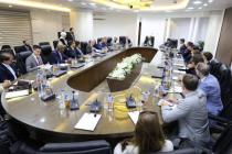 وزير الطاقة يبحث مع  رجال أعمال عرب وأجانب فرص الاستثمار