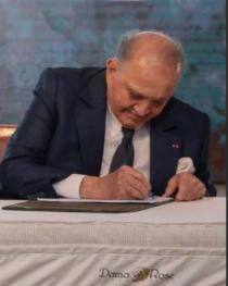 وفيق سعيد لرئيس تحرير سيريانديز بعد توقيع ( بومونت ): بعد ستين عاماً في بريطانيا ما زالوا يخطئون بتهجئة اسمي !!